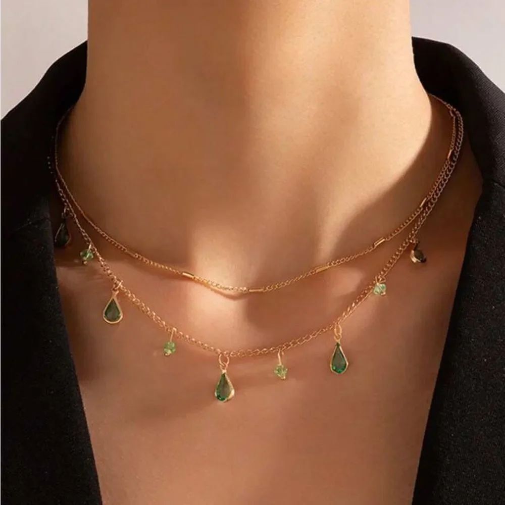 Elegant Green Teardrop Necklace A1362